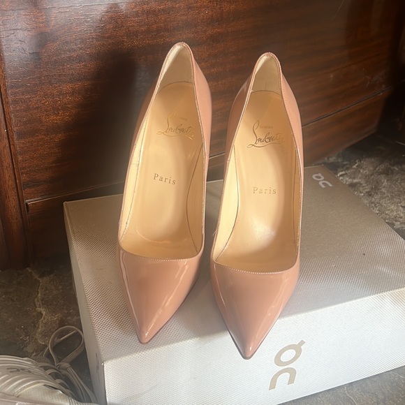 Christian Louboutin - Picture 3 of 6